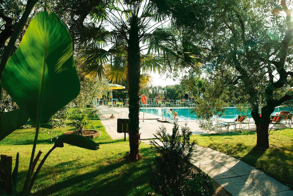 Park Hotel Oasi ガルダ エクステリア 写真